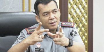 immigration officers firearms