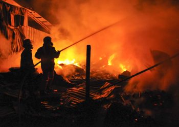 Fire Breaks Out in Grogol, 17 Fire Units Deployed!