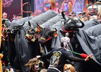 Bantengan performance