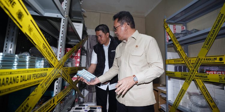 Illegal Smartphone Assembly
