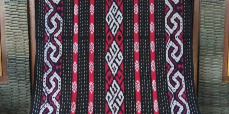 Tenun Weaving